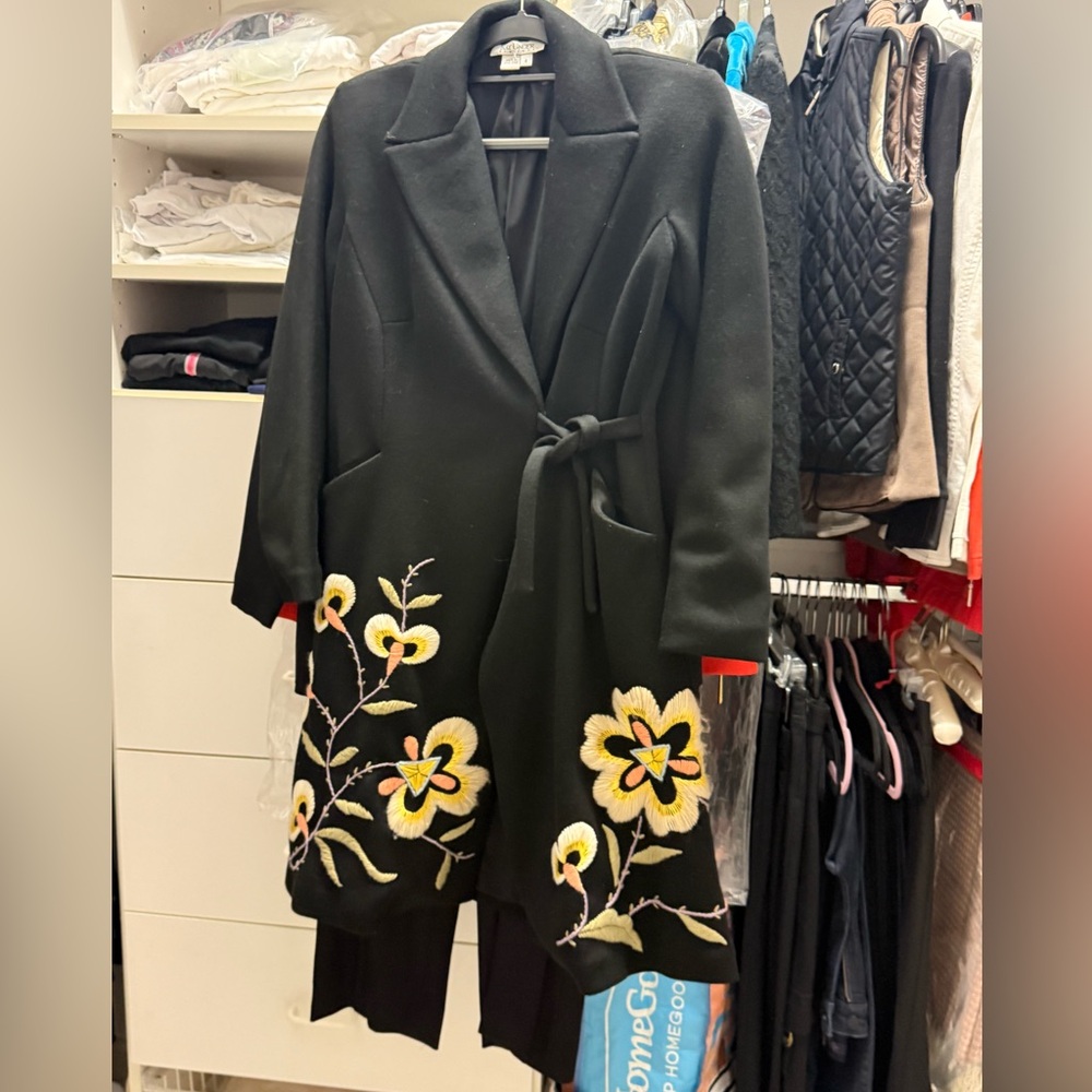 Kay Unger Elegant Black Wool Jacket with Embroidered Flowers